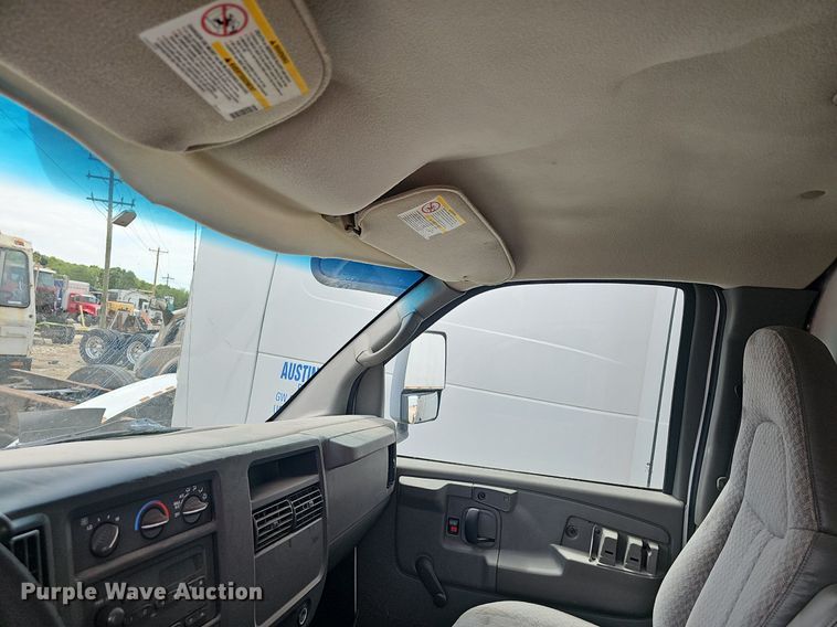 image for item EJ5472 2006 Chevrolet  Express 3500 box truck