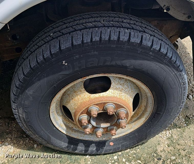 image for item EJ5472 2006 Chevrolet  Express 3500 box truck