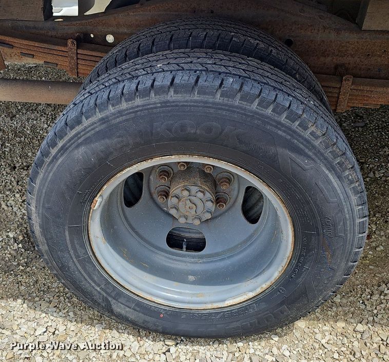 image for item EJ5472 2006 Chevrolet  Express 3500 box truck