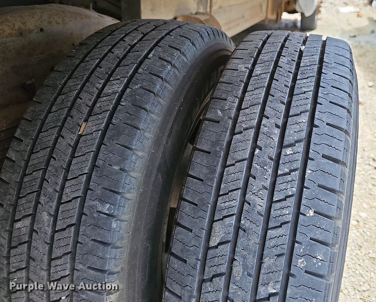 image for item EJ5472 2006 Chevrolet  Express 3500 box truck