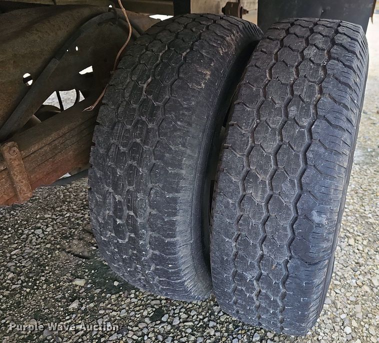 image for item EJ5472 2006 Chevrolet  Express 3500 box truck