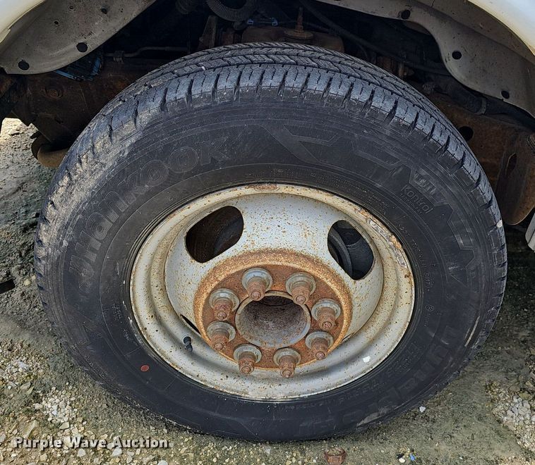 image for item EJ5472 2006 Chevrolet  Express 3500 box truck