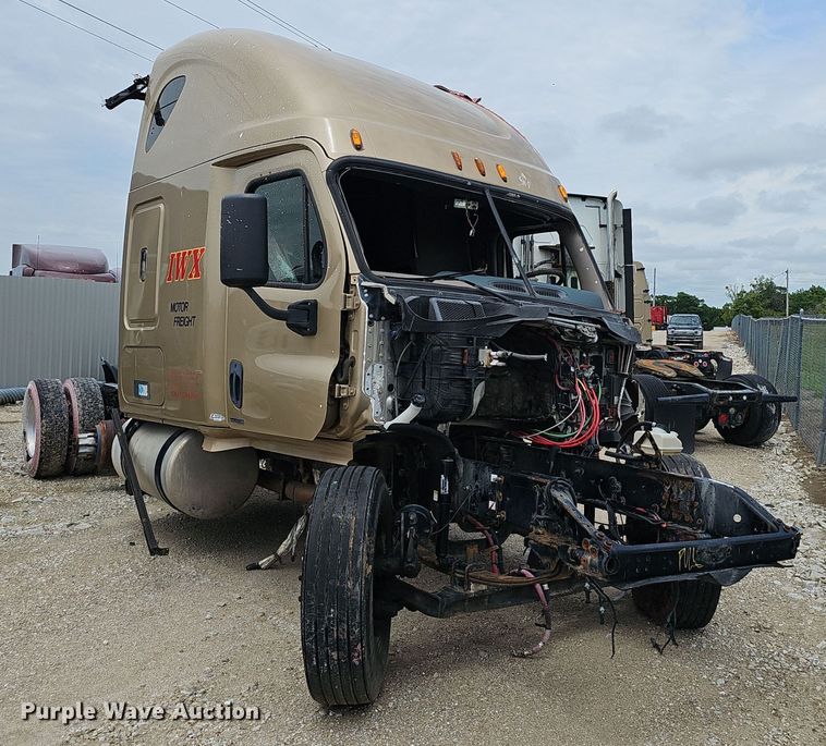 image for item EJ5474 2015 Freightliner Cascadia 125 semi truck