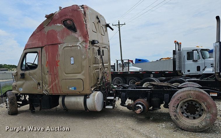 image for item EJ5474 2015 Freightliner Cascadia 125 semi truck