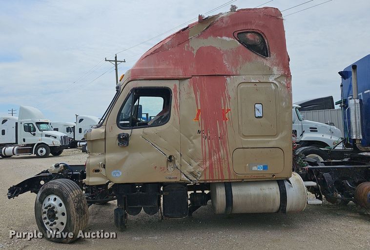 image for item EJ5474 2015 Freightliner Cascadia 125 semi truck