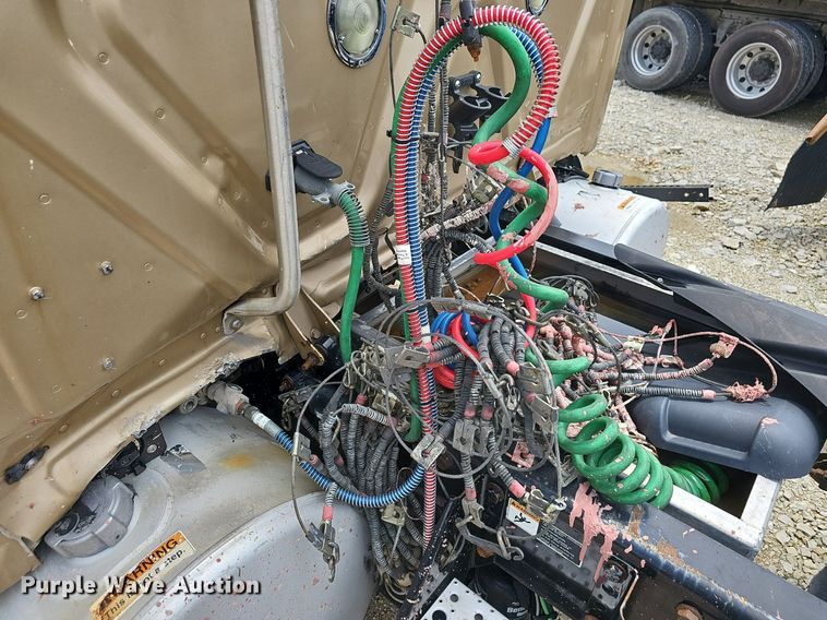 image for item EJ5474 2015 Freightliner Cascadia 125 semi truck