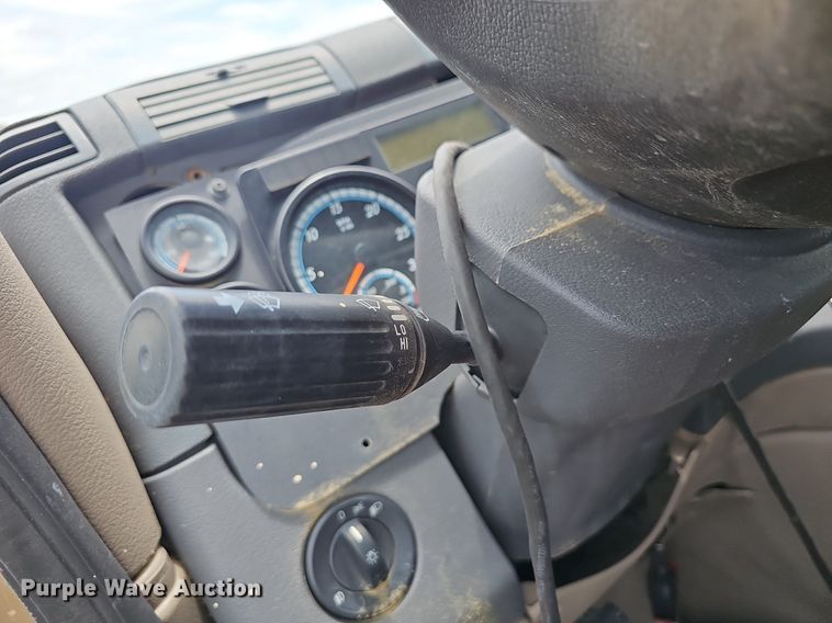 image for item EJ5474 2015 Freightliner Cascadia 125 semi truck