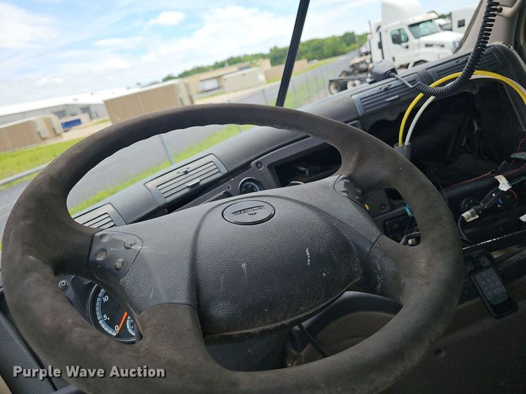 image for item EJ5474 2015 Freightliner Cascadia 125 semi truck