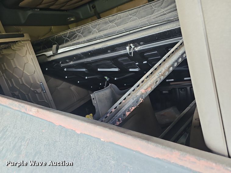 image for item EJ5474 2015 Freightliner Cascadia 125 semi truck