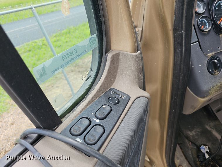 image for item EJ5474 2015 Freightliner Cascadia 125 semi truck