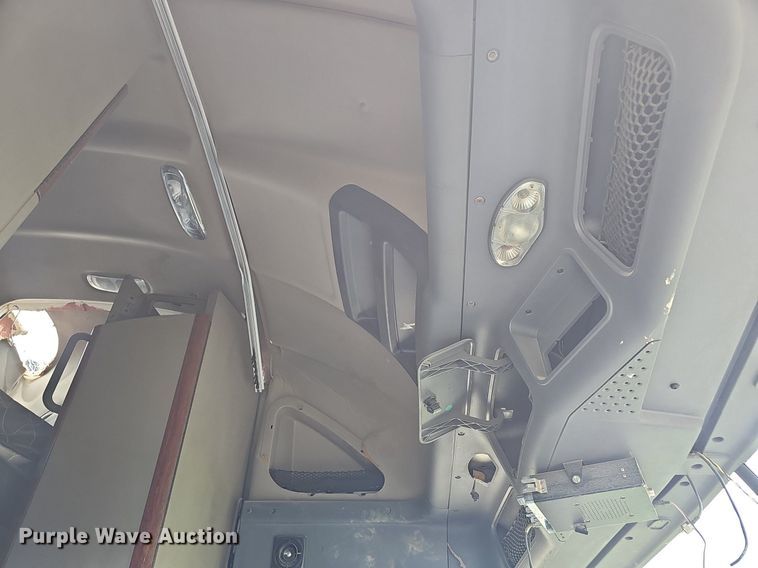 image for item EJ5474 2015 Freightliner Cascadia 125 semi truck