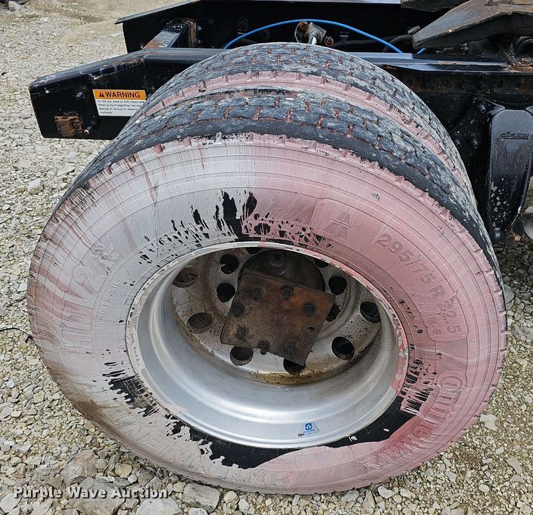 image for item EJ5474 2015 Freightliner Cascadia 125 semi truck