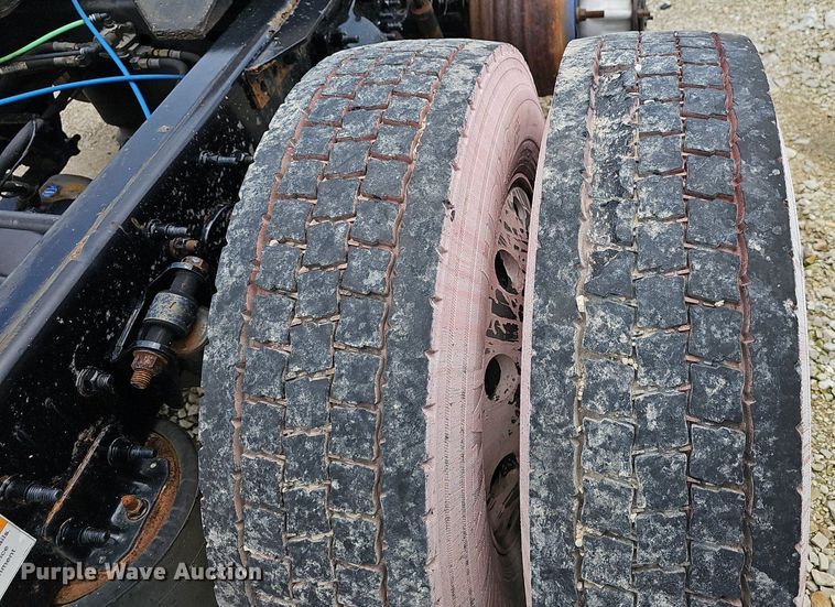 image for item EJ5474 2015 Freightliner Cascadia 125 semi truck