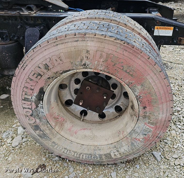 image for item EJ5474 2015 Freightliner Cascadia 125 semi truck