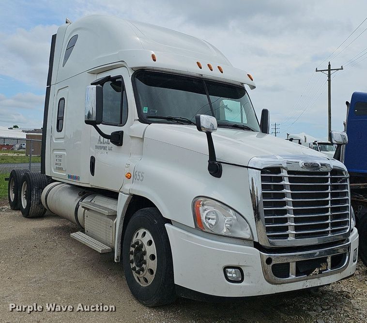 image for item EJ5476 2014 Freightliner Cascadia 125 semi truck