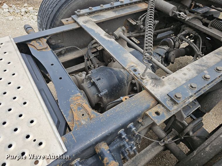 image for item EJ5476 2014 Freightliner Cascadia 125 semi truck