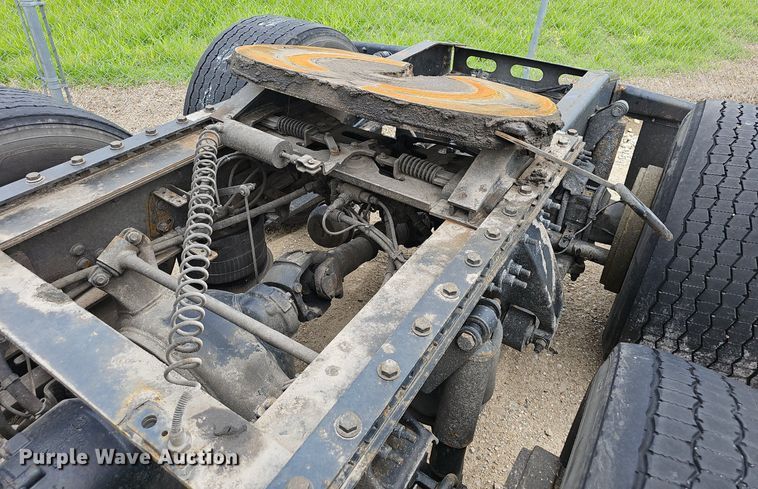 image for item EJ5476 2014 Freightliner Cascadia 125 semi truck