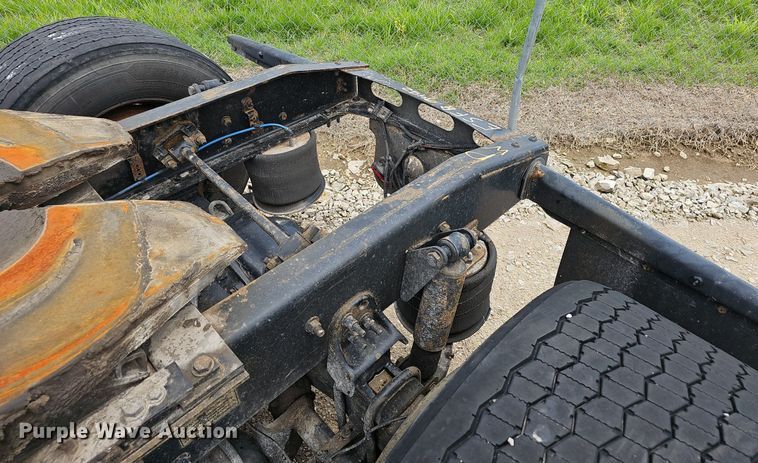 image for item EJ5476 2014 Freightliner Cascadia 125 semi truck