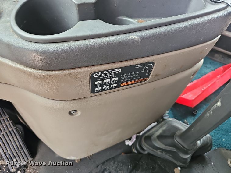 image for item EJ5476 2014 Freightliner Cascadia 125 semi truck