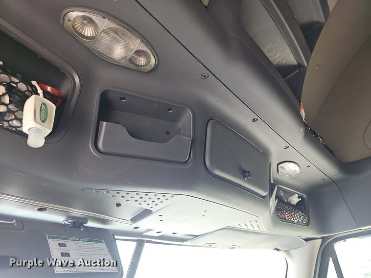 image for item EJ5476 2014 Freightliner Cascadia 125 semi truck