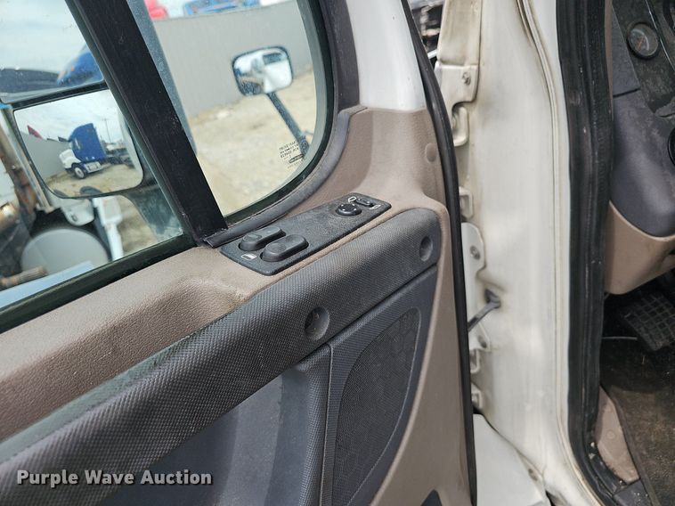 image for item EJ5476 2014 Freightliner Cascadia 125 semi truck