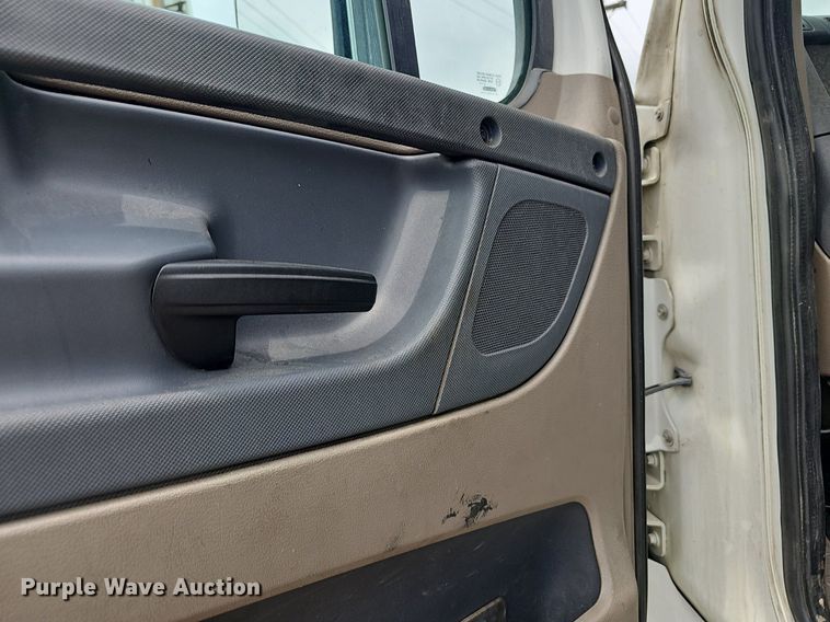 image for item EJ5476 2014 Freightliner Cascadia 125 semi truck