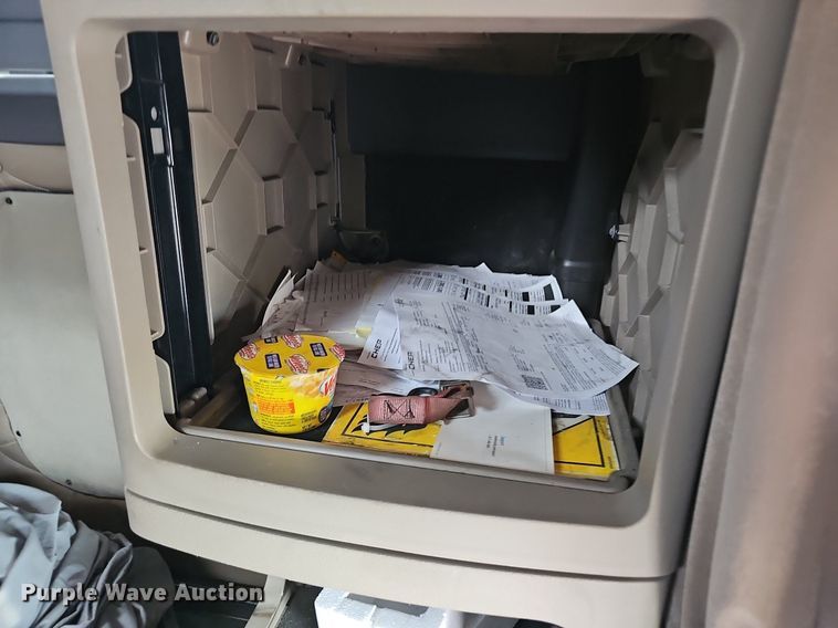 image for item EJ5476 2014 Freightliner Cascadia 125 semi truck