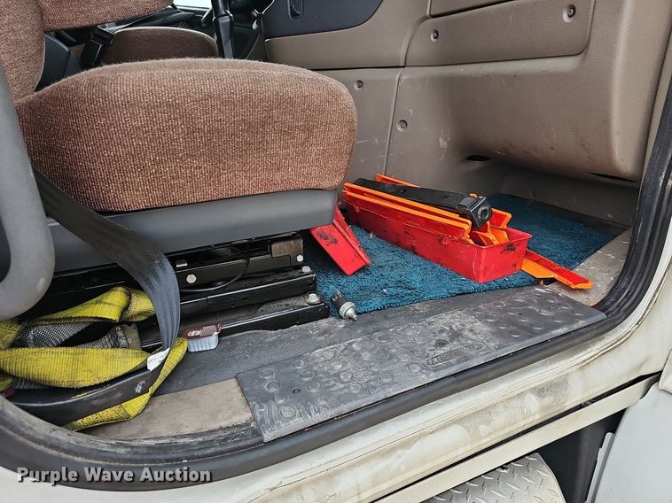 image for item EJ5476 2014 Freightliner Cascadia 125 semi truck