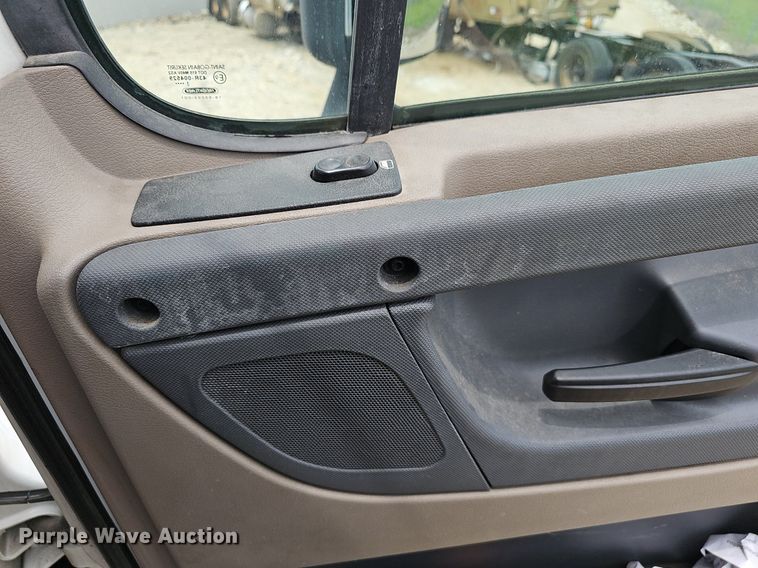 image for item EJ5476 2014 Freightliner Cascadia 125 semi truck