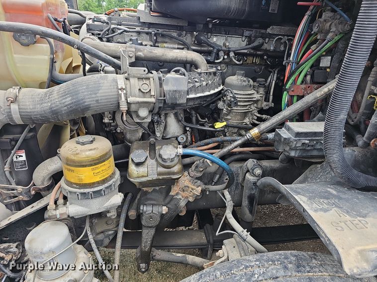 image for item EJ5476 2014 Freightliner Cascadia 125 semi truck