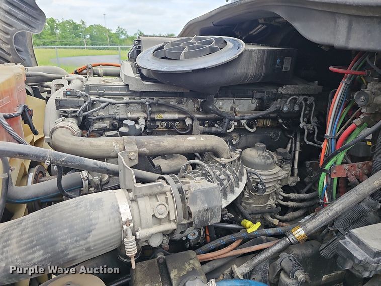 image for item EJ5476 2014 Freightliner Cascadia 125 semi truck