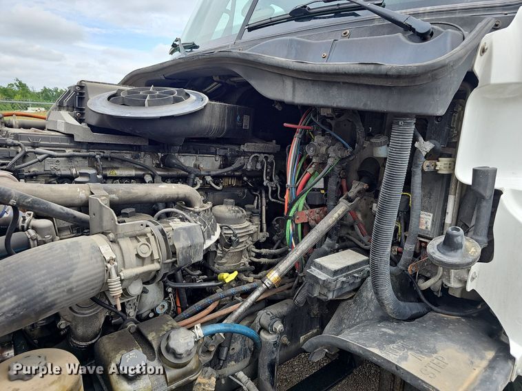 image for item EJ5476 2014 Freightliner Cascadia 125 semi truck