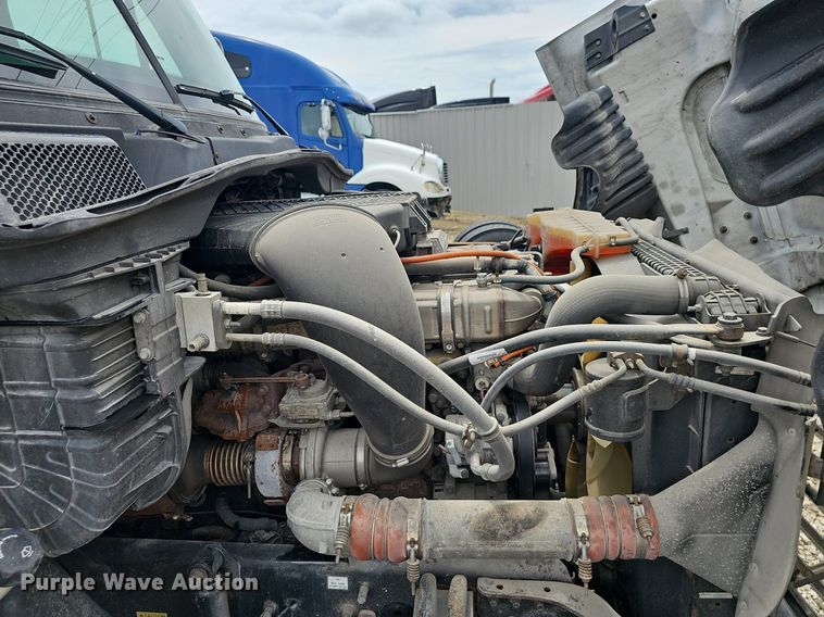 image for item EJ5476 2014 Freightliner Cascadia 125 semi truck