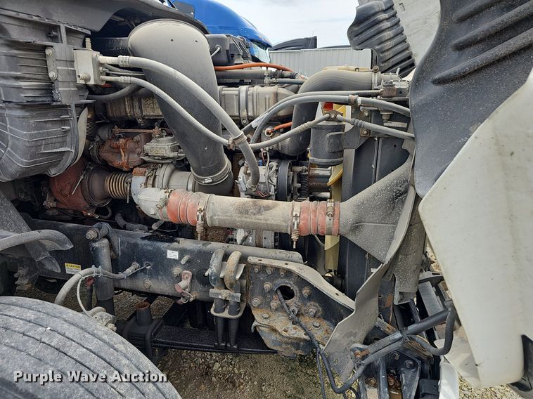 image for item EJ5476 2014 Freightliner Cascadia 125 semi truck