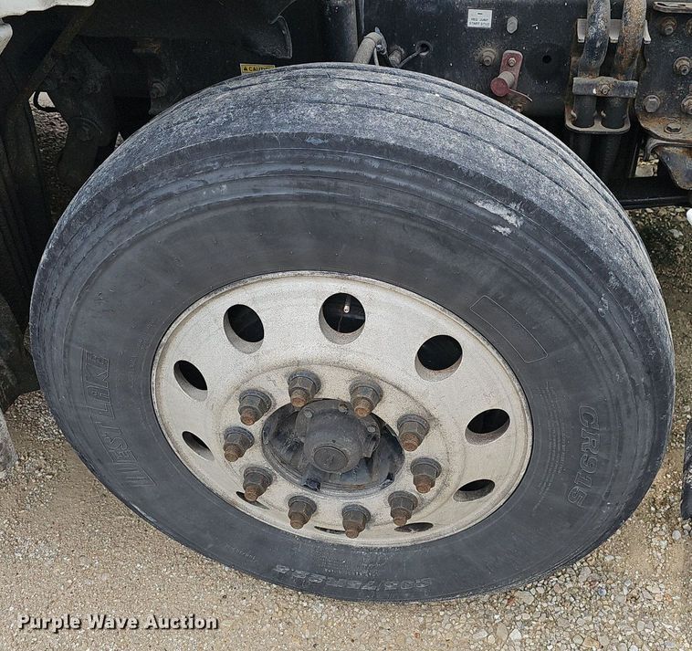 image for item EJ5476 2014 Freightliner Cascadia 125 semi truck