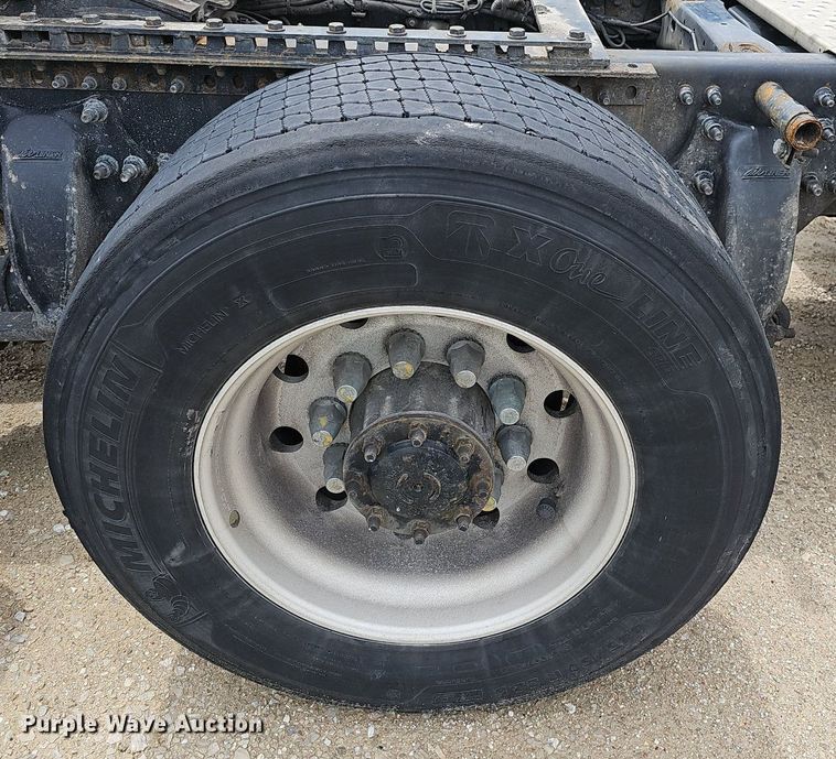 image for item EJ5476 2014 Freightliner Cascadia 125 semi truck