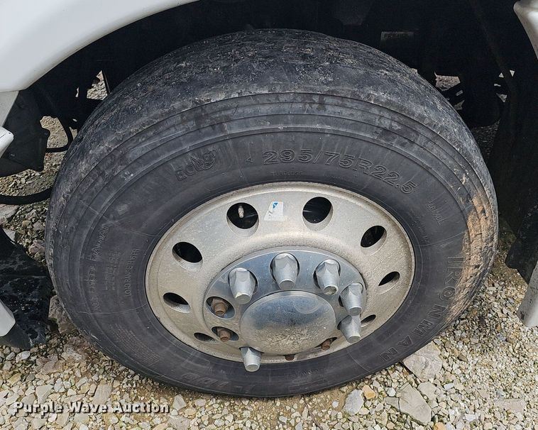 image for item EJ5476 2014 Freightliner Cascadia 125 semi truck