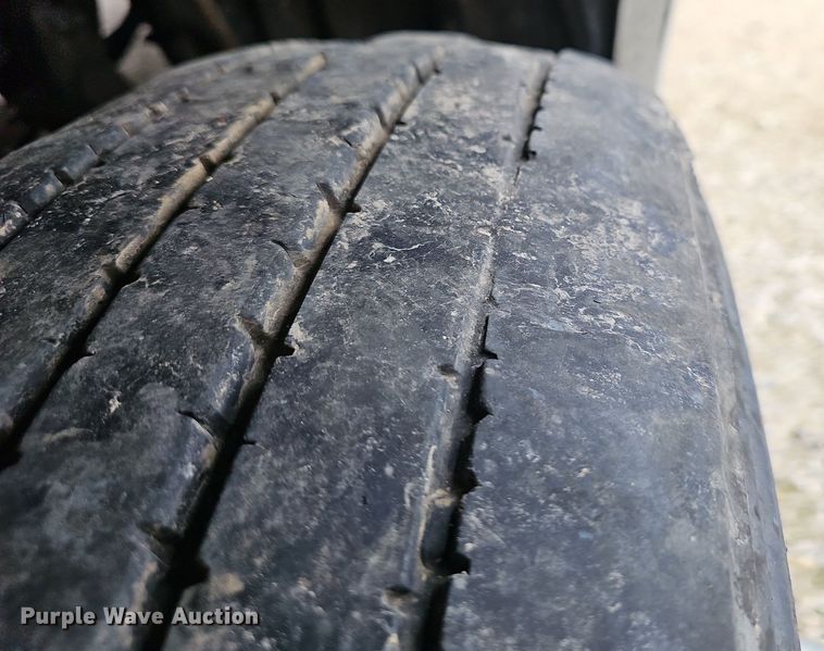 image for item EJ5476 2014 Freightliner Cascadia 125 semi truck