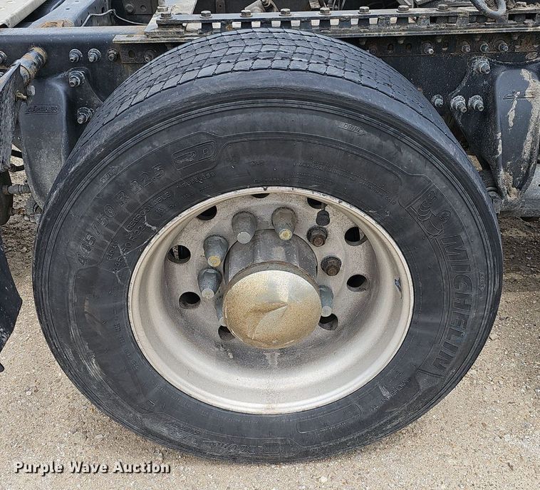 image for item EJ5476 2014 Freightliner Cascadia 125 semi truck