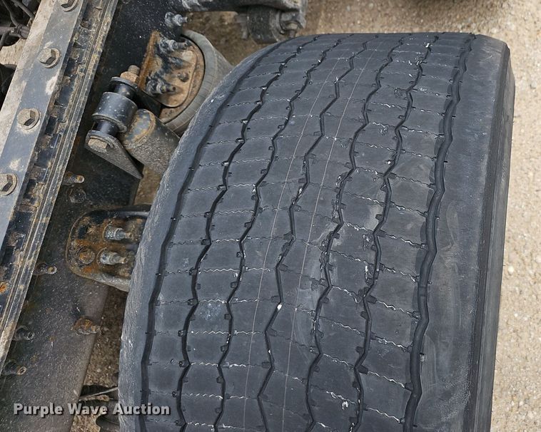 image for item EJ5476 2014 Freightliner Cascadia 125 semi truck