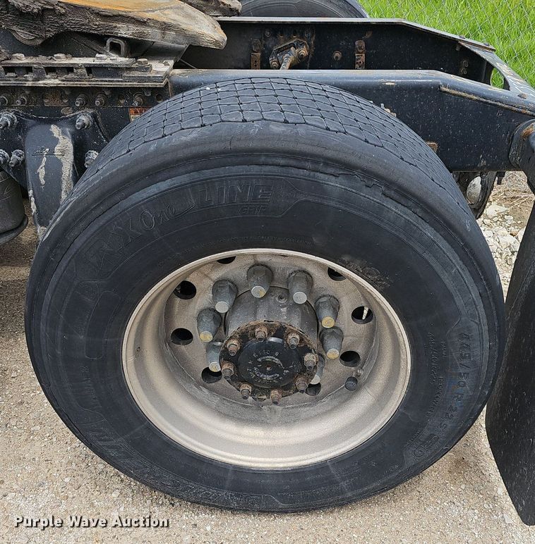 image for item EJ5476 2014 Freightliner Cascadia 125 semi truck