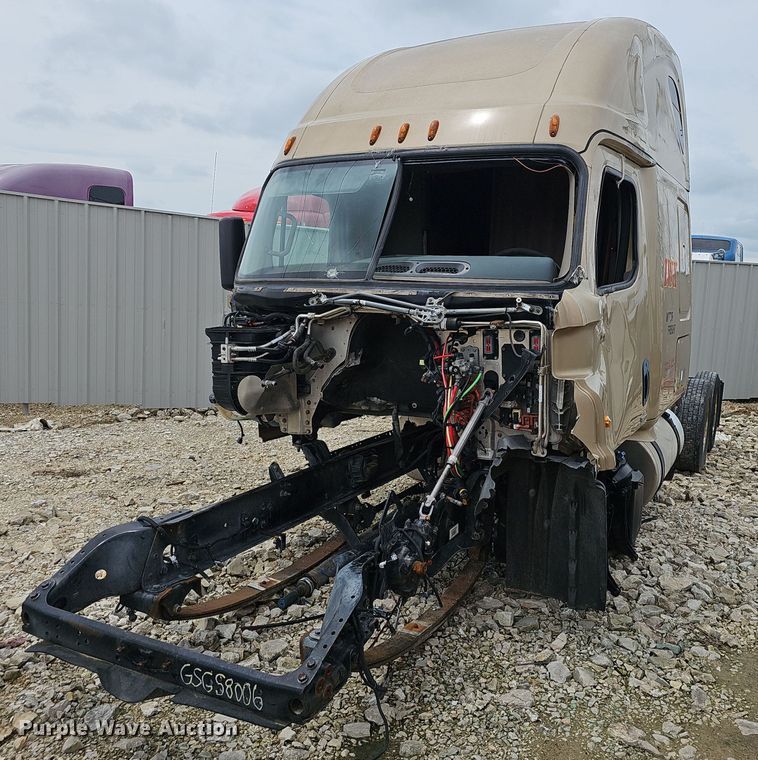 image for item EJ5477 2016 Freightliner Cascadia 125 semi truck