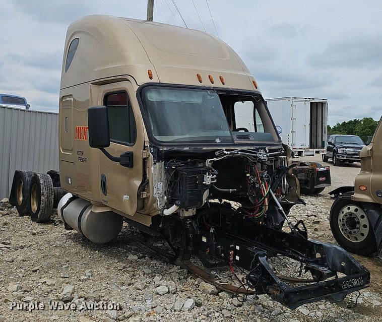 image for item EJ5477 2016 Freightliner Cascadia 125 semi truck