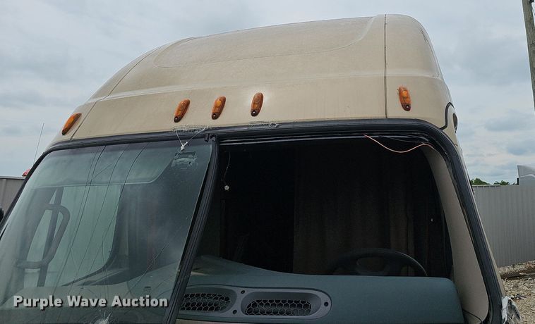 image for item EJ5477 2016 Freightliner Cascadia 125 semi truck