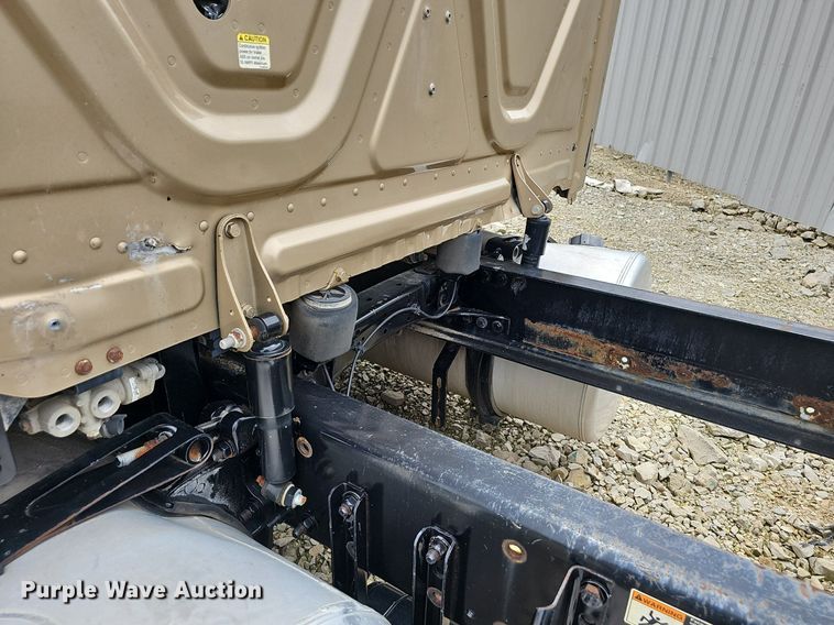 image for item EJ5477 2016 Freightliner Cascadia 125 semi truck