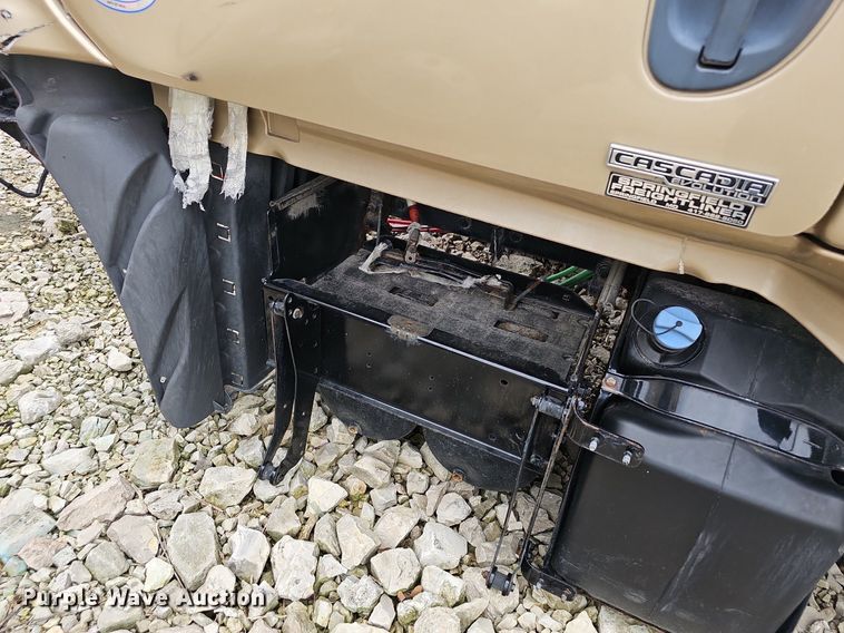 image for item EJ5477 2016 Freightliner Cascadia 125 semi truck