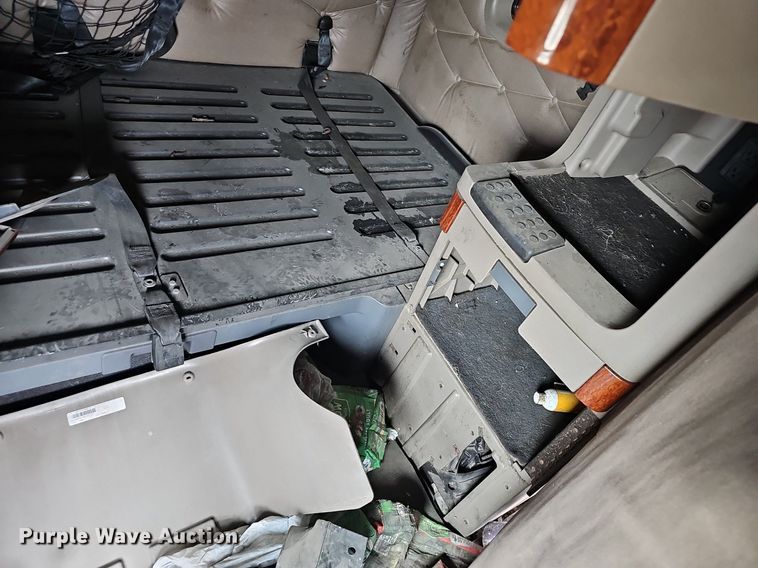 image for item EJ5477 2016 Freightliner Cascadia 125 semi truck