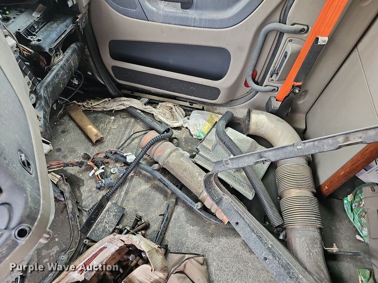 image for item EJ5477 2016 Freightliner Cascadia 125 semi truck