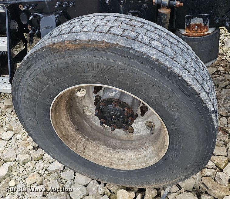 image for item EJ5477 2016 Freightliner Cascadia 125 semi truck