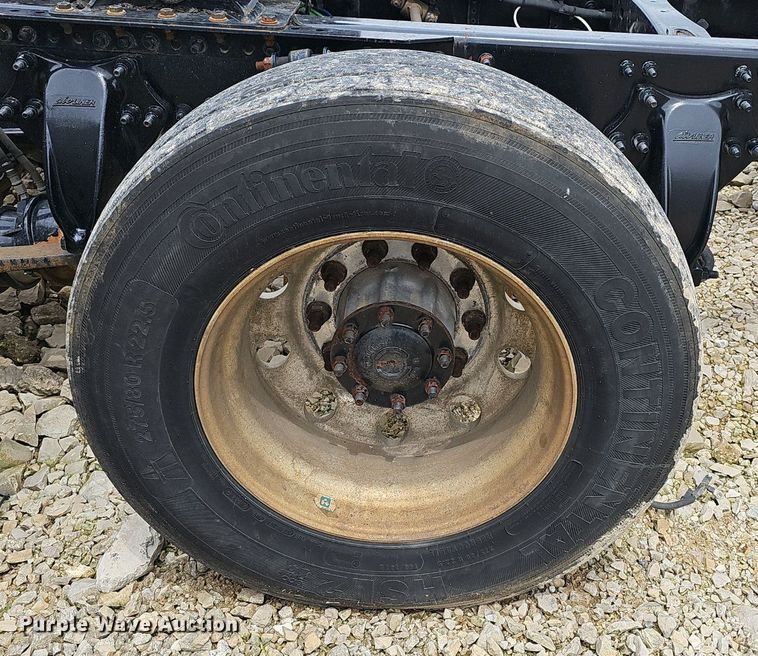 image for item EJ5477 2016 Freightliner Cascadia 125 semi truck